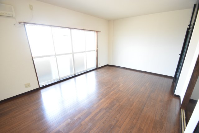 その他部屋・スペース　開放的な寝室です