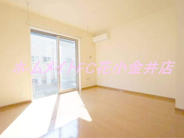 居室・リビング　同建物別室写真