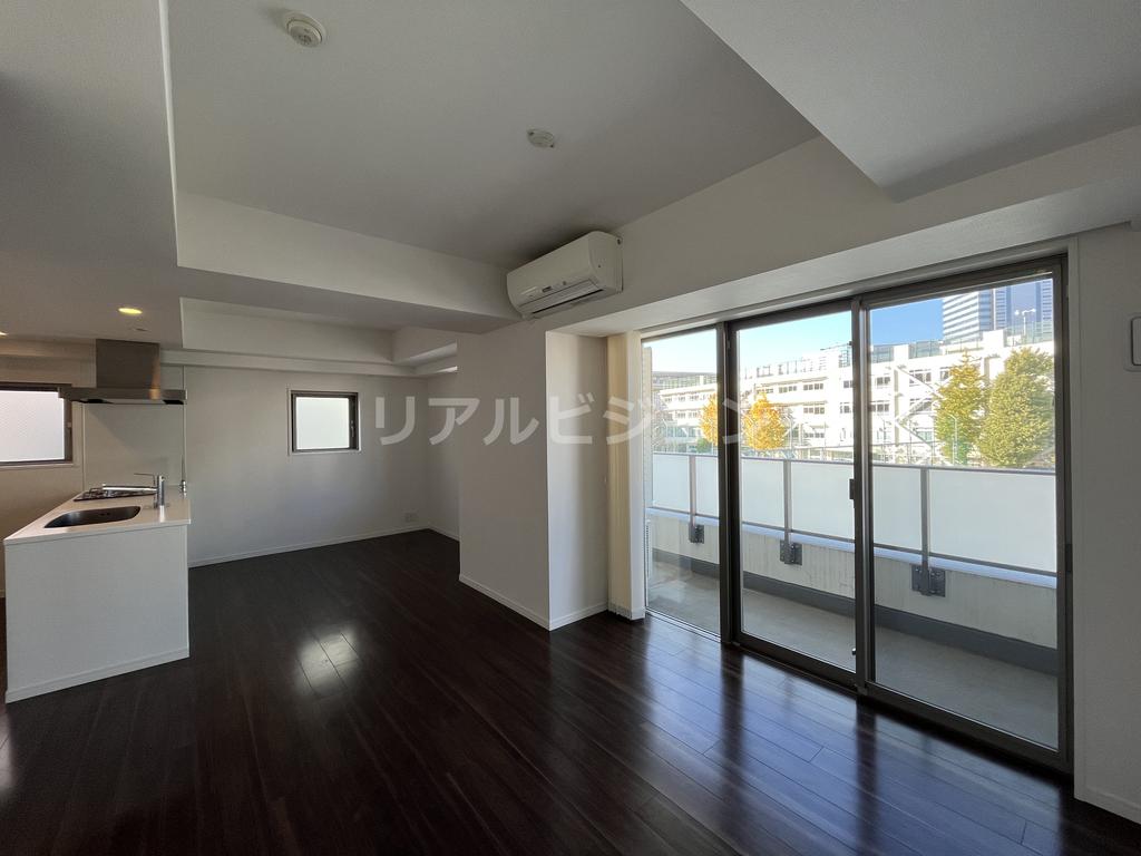 居室・リビング　別号室参考写真