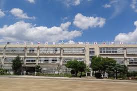 小学校　東大阪市立荒川小学校（小学校）まで916m