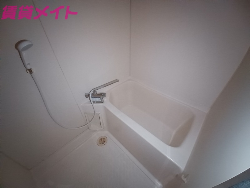 バス・シャワールーム　同物件別部屋の写真となります