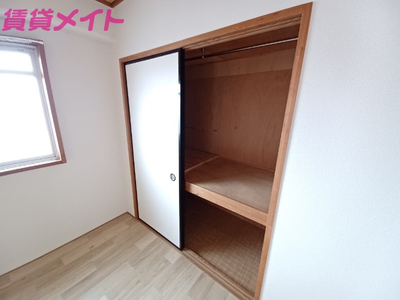 収納　同物件別部屋の写真となります
