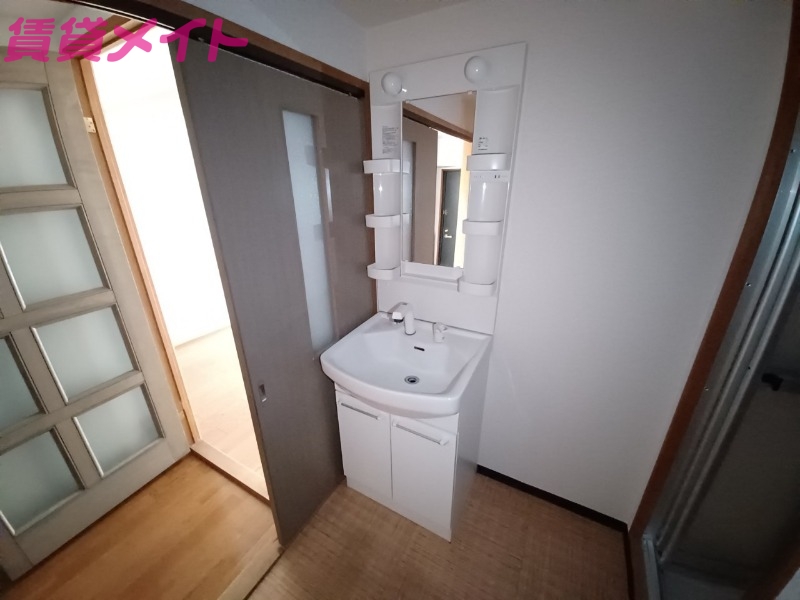 洗面設備　同物件別部屋の写真となります