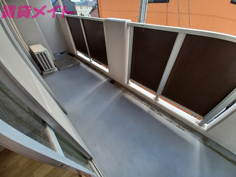 バルコニー　同物件別部屋の写真となります