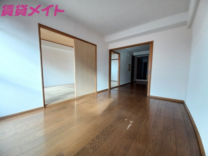 居室・リビング　同物件別部屋の写真となります