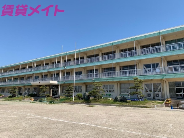 小学校　桑名市立立教小学校（小学校）まで700m
