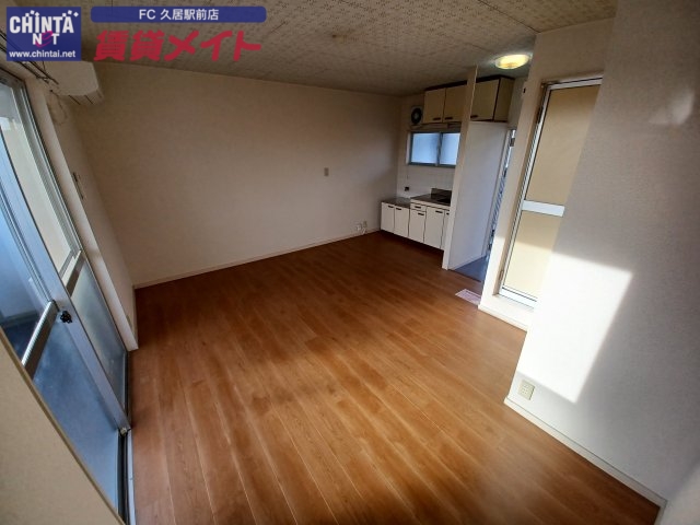 居室・リビング　同物件別部屋のお写真です。