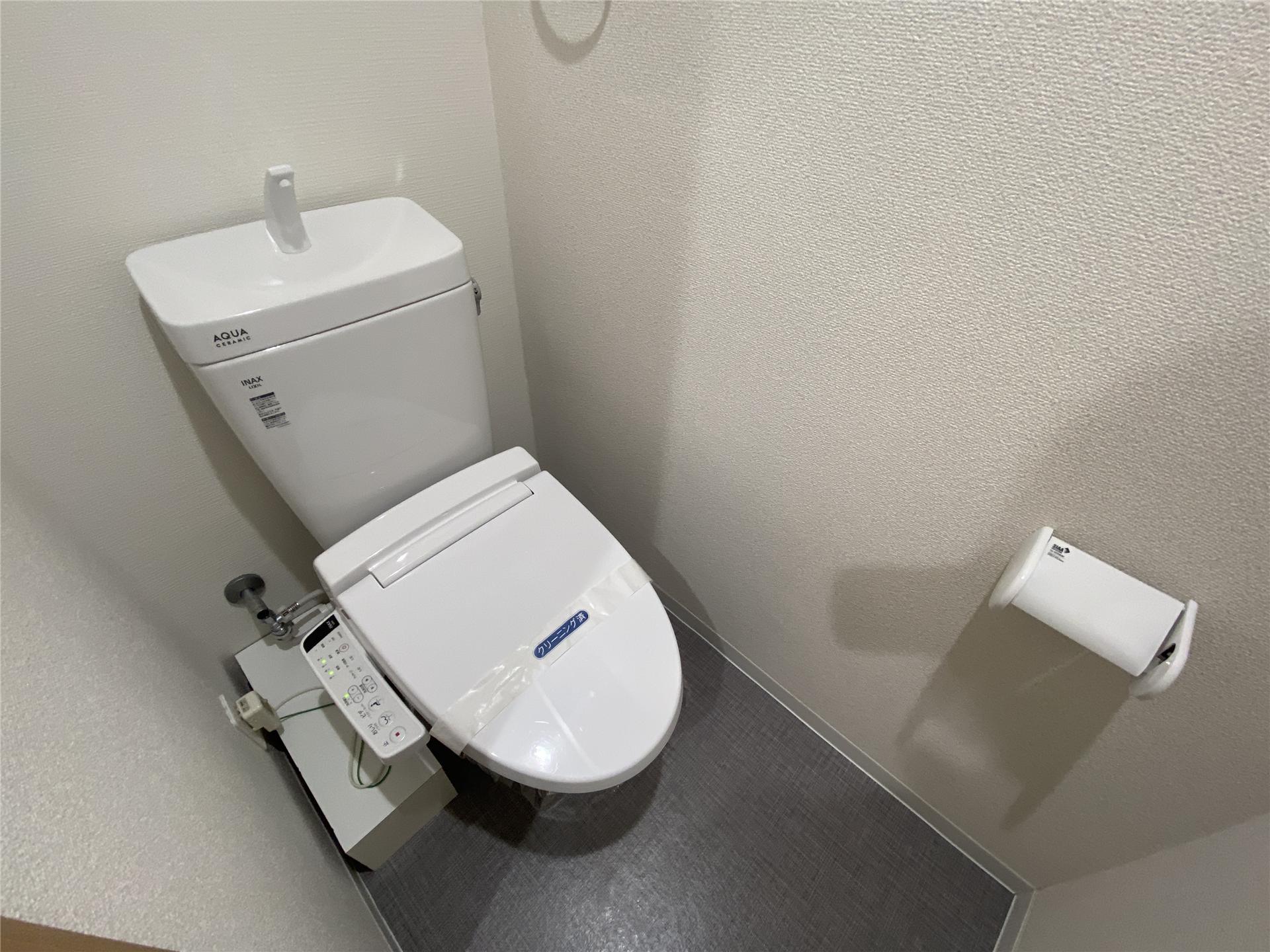 トイレ　温水洗浄便座付きです