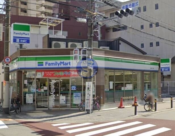 コンビニ　ファミリーマート中津三丁目店（コンビニ）まで327m