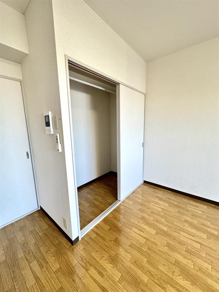 収納　奥行き充分な収納スペース