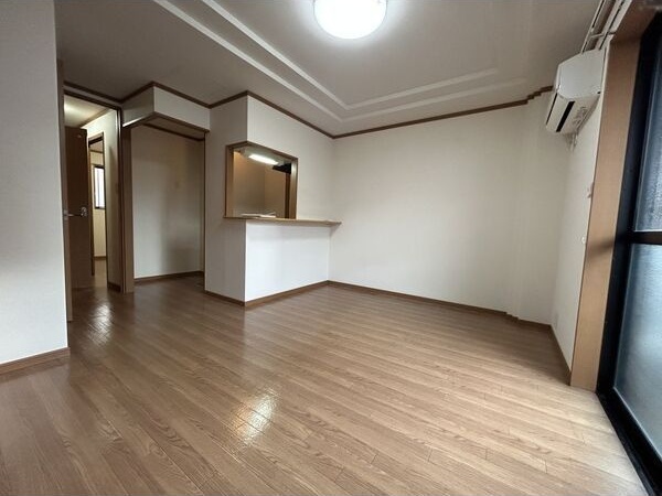 居室・リビング　写真は類似です。