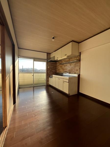 居室・リビング　明るいダイニングキッチン