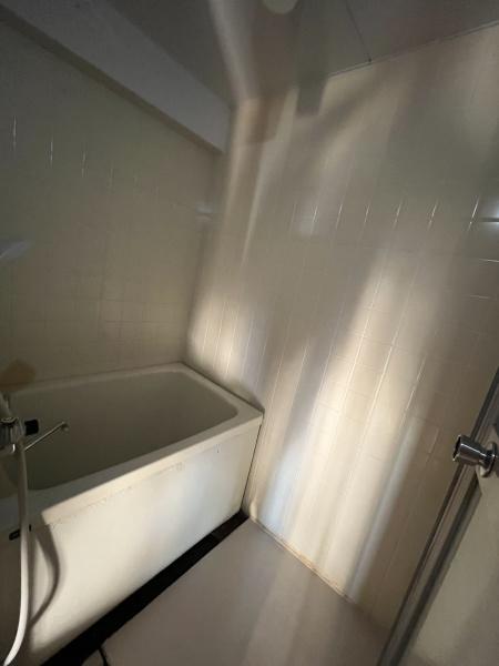 バス・シャワールーム　バスルームです