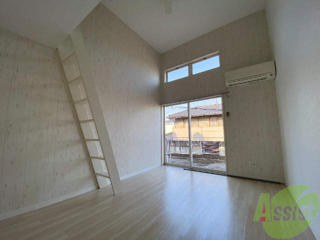 居室・リビング　広々としたリビング！日当たり良好、ゆっくり出来ますね！