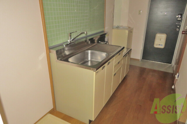 キッチン　キッチンは料理スペースも広々。奥には冷蔵庫も置けますよ。