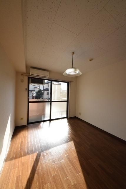 居室・リビング　綺麗な洋室