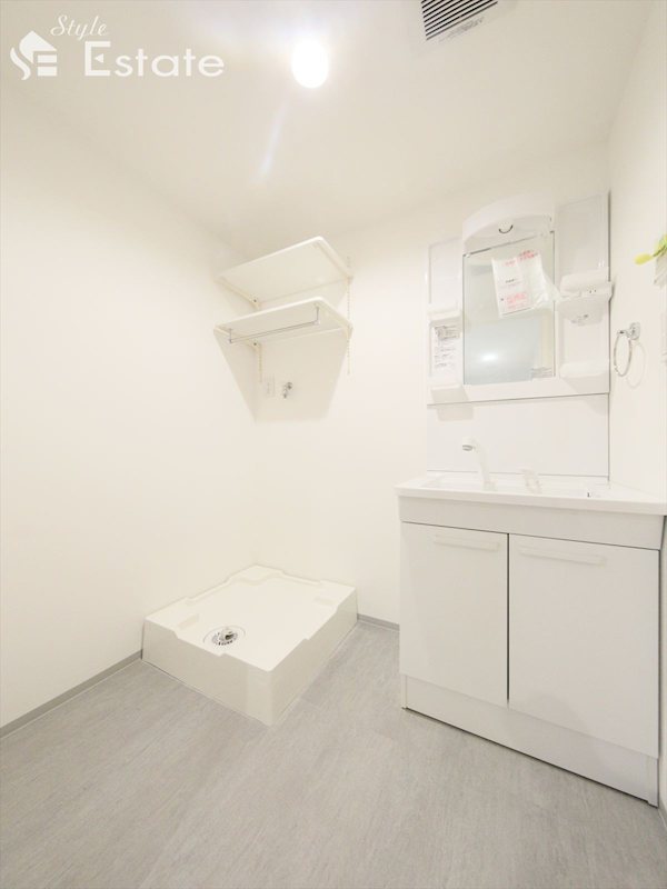 洗面設備　同仕様内装