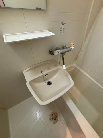 洗面設備　脱衣スペースもあります