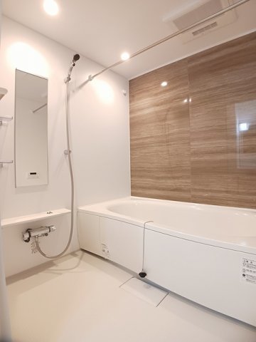 バス・シャワールーム　コンパクトで使いやすいお風呂です