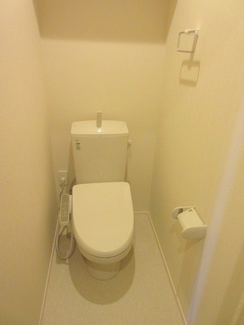 トイレ　トイレにはもちろん洗浄便座を設置