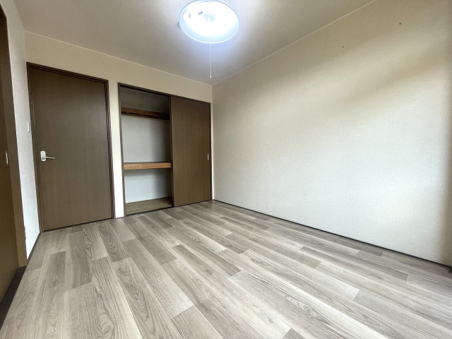 収納　東側洋室のみ収納あります♪