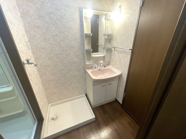 洗面設備　シャワー付き洗面台です♪