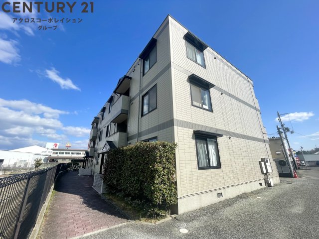 建物外観　敷地内に駐車場あります☆