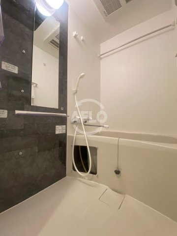 バス・シャワールーム　セレニテ本町リアン　浴室