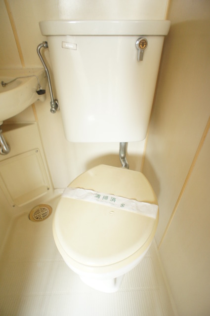 トイレ　白を基調とした空間で清潔感のあるトイレです♪