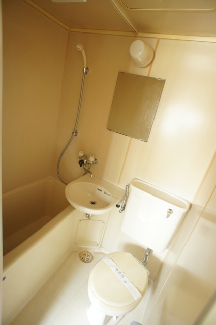 洗面設備　丸洗い可能！お掃除ラクラクの洗面台付き３点ユニットです☆