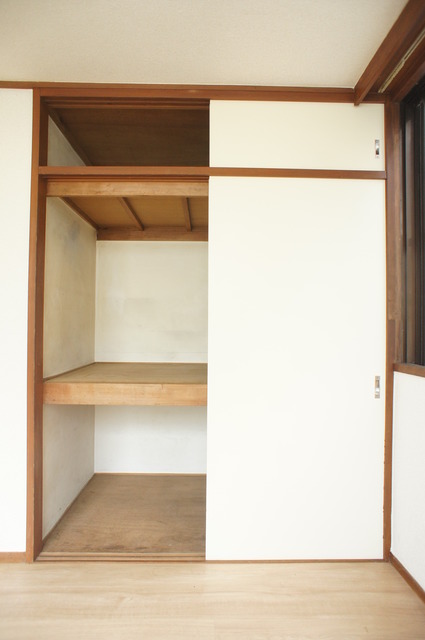 収納　昔ながらの押入タイプは奥行があるので、収納らくらく♪