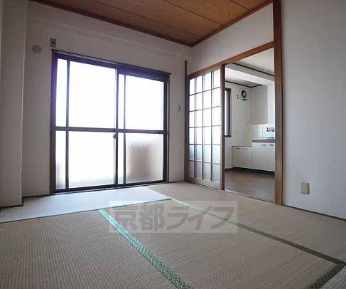 居室・リビング　鉄筋コンクリート造のマンションです