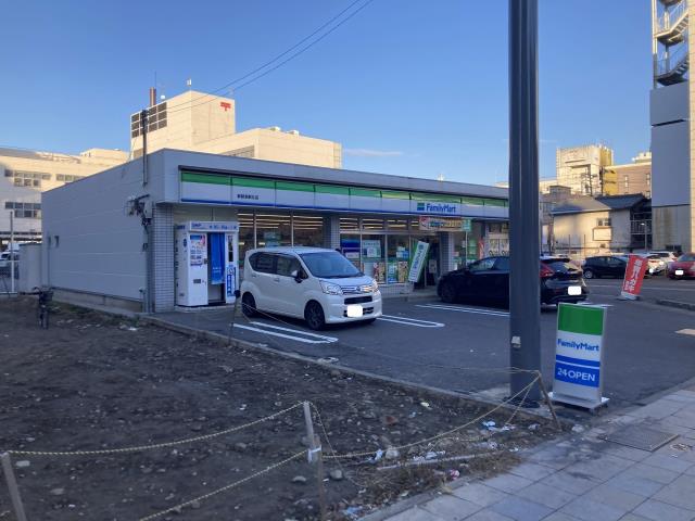 コンビニ　ファミリーマート新岐阜駅北店（コンビニ）まで147m