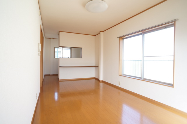 居室・リビング　ＬＤＫ１２帖　角部屋２面採光