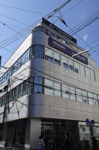 銀行　みずほ信託銀行（株）／ひばりが丘支店（銀行）まで1979m