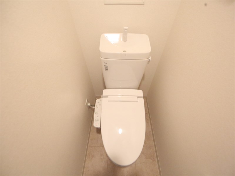 トイレ　温水洗浄暖房便座付トイレ