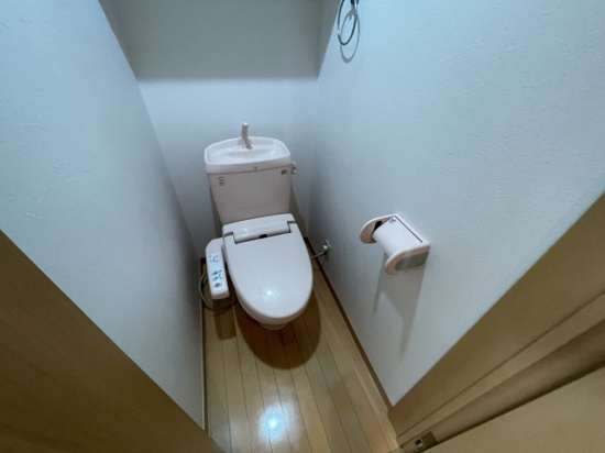 トイレ　嬉しい温水洗浄便座♪