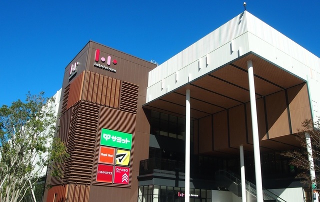 ショッピングセンター　ららテラスＨＡＲＵＭＩ　ＦＬＡＧ（ショッピングセンター）まで248m