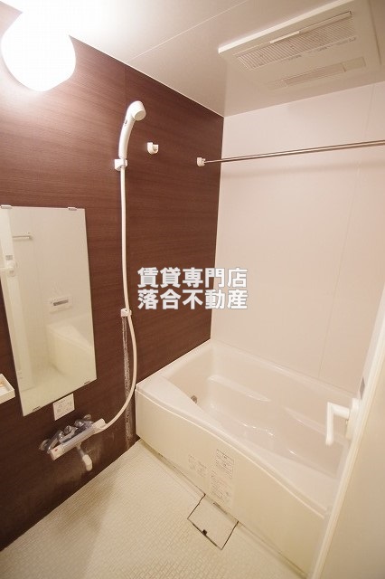 バス・シャワールーム　浴室乾燥機付き♪