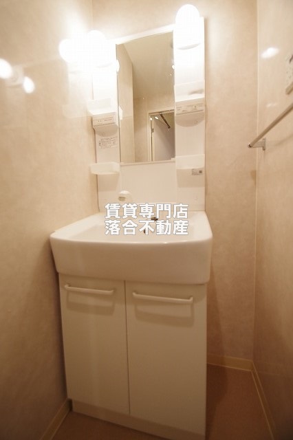 洗面設備　独立洗面化粧台付き