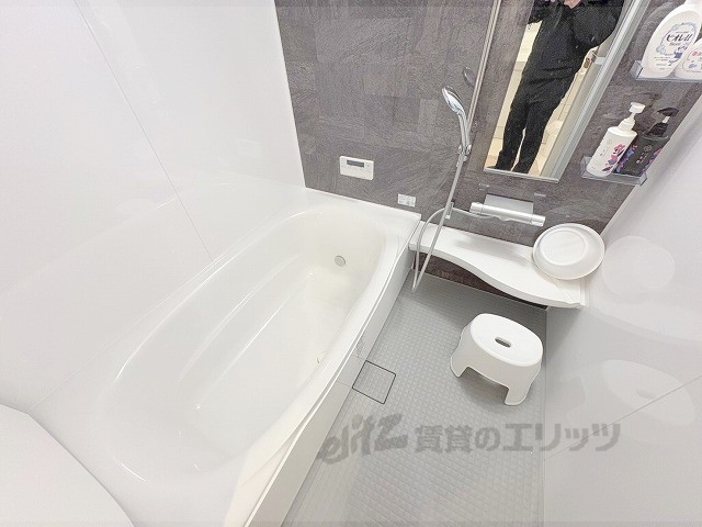 トイレ　鏡・シャワー・洗面台