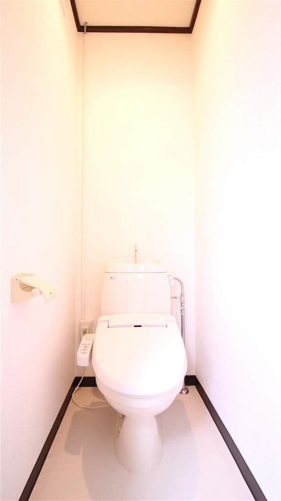 トイレ　温水洗浄便座完備