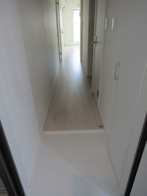 玄関　同一施工会社同一仕様写真