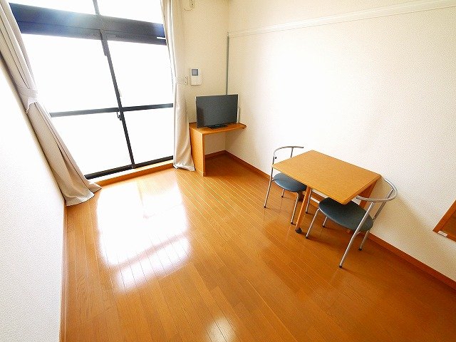 その他部屋・スペース　広くて明るい寝室