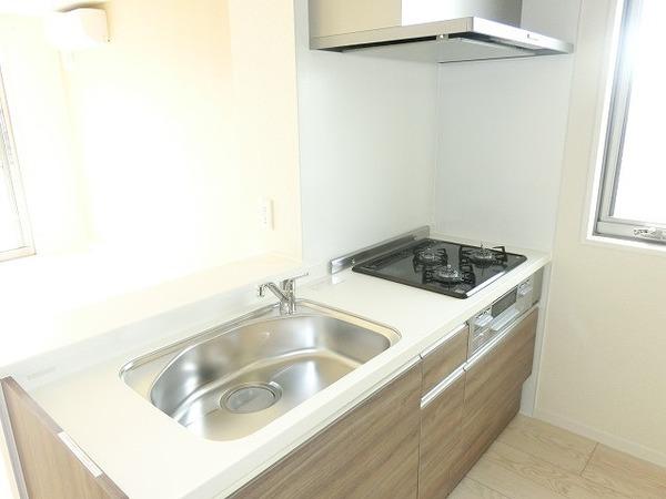 キッチン　３口コンロ付きシステムキッチン！