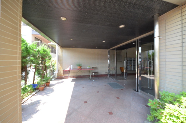 エントランス　★マンションならでは、しっかりしたエントランス★