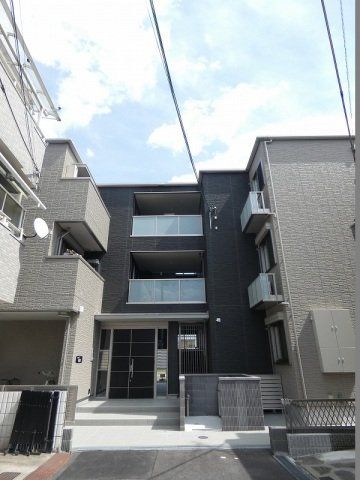 建物外観　新築3階建ての物件です。