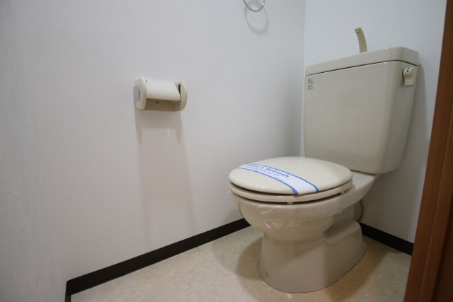 トイレ　※別号室参考写真のため、現況優先です。