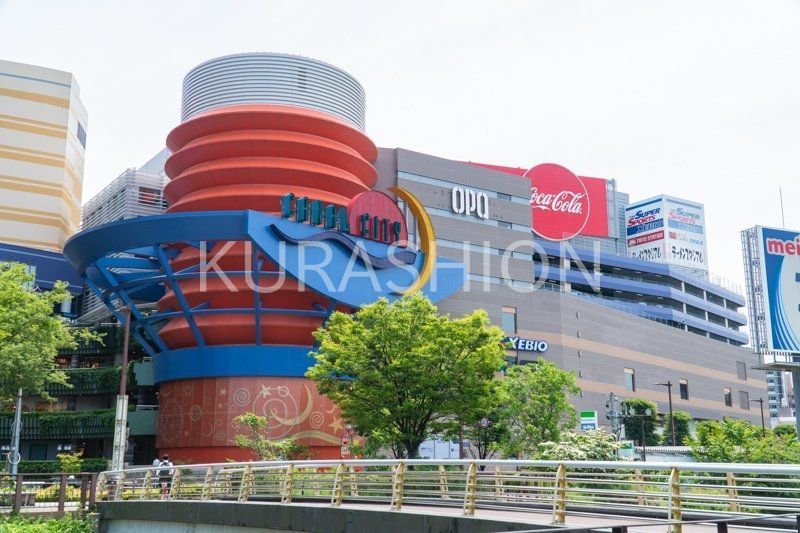 ショッピングセンター　キャナルシティ博多（ショッピングセンター）まで750m