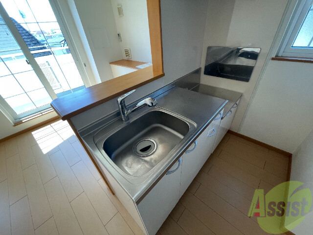 キッチン　綺麗なキッチンで料理に気合が入りそうですね！